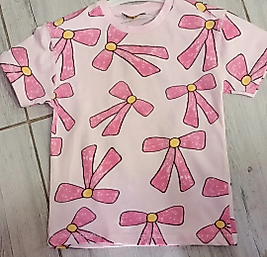 Kurdela desenli pembe tişört